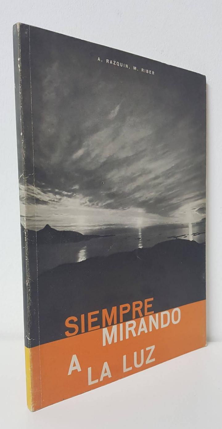 SIEMPRE MIRANDO A LA LUZ | A. RAZQUIN Y M. RIBER